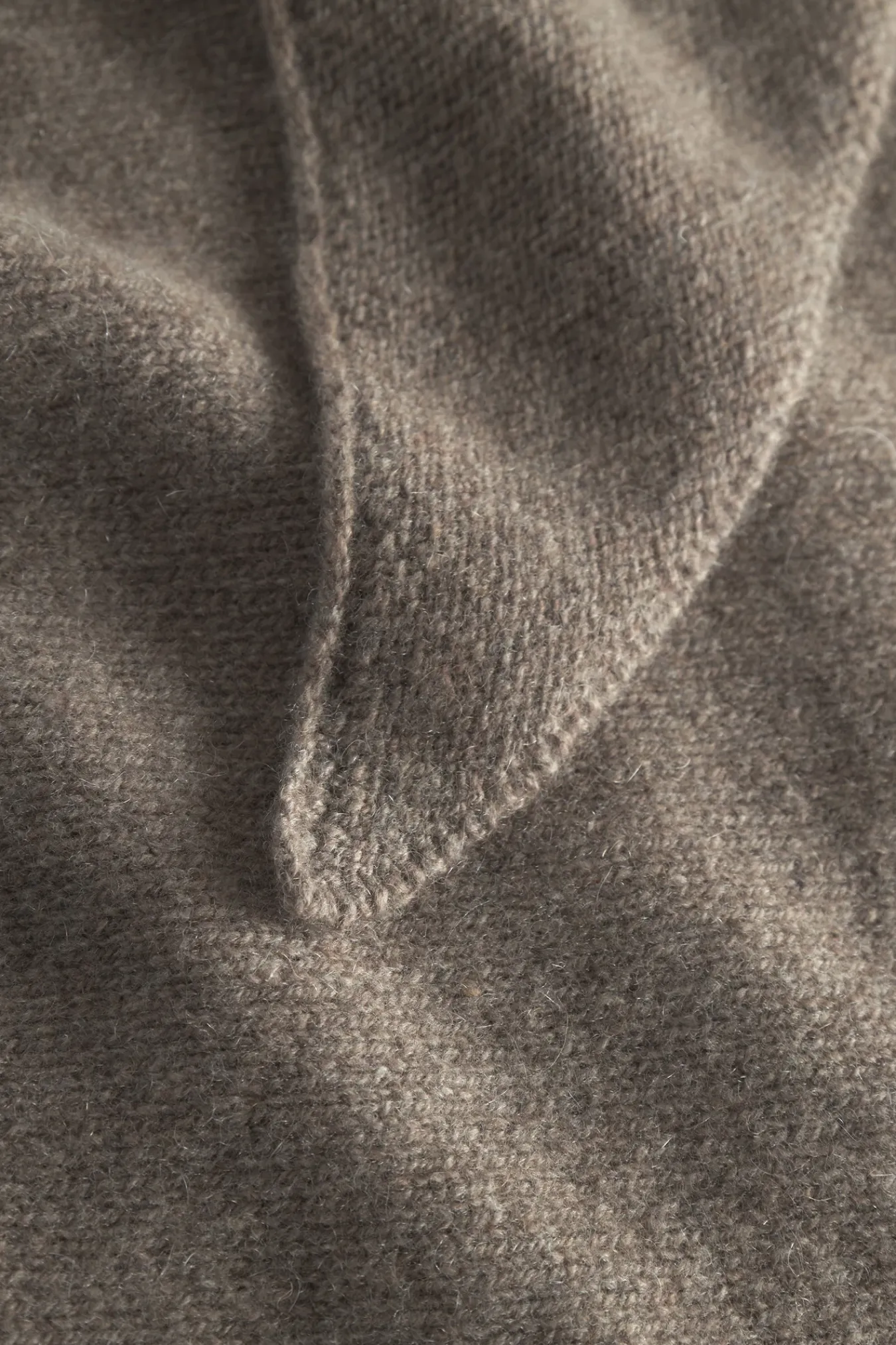ACCESSORIES^Norse Projects Cashmere Triangle Scarf Taupe