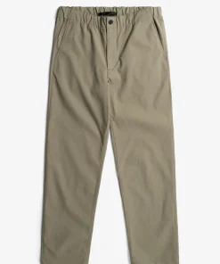 TROUSERS^Norse Projects Ezra Relaxed Solotex Twill Trouser Sediment Green