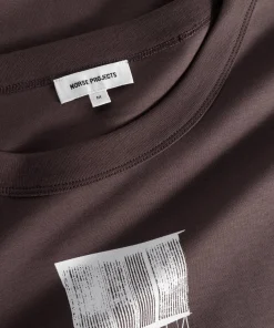 T-SHIRTS^Norse Projects Holger Organic Interlock Tower Print T-Shirt Wine Red
