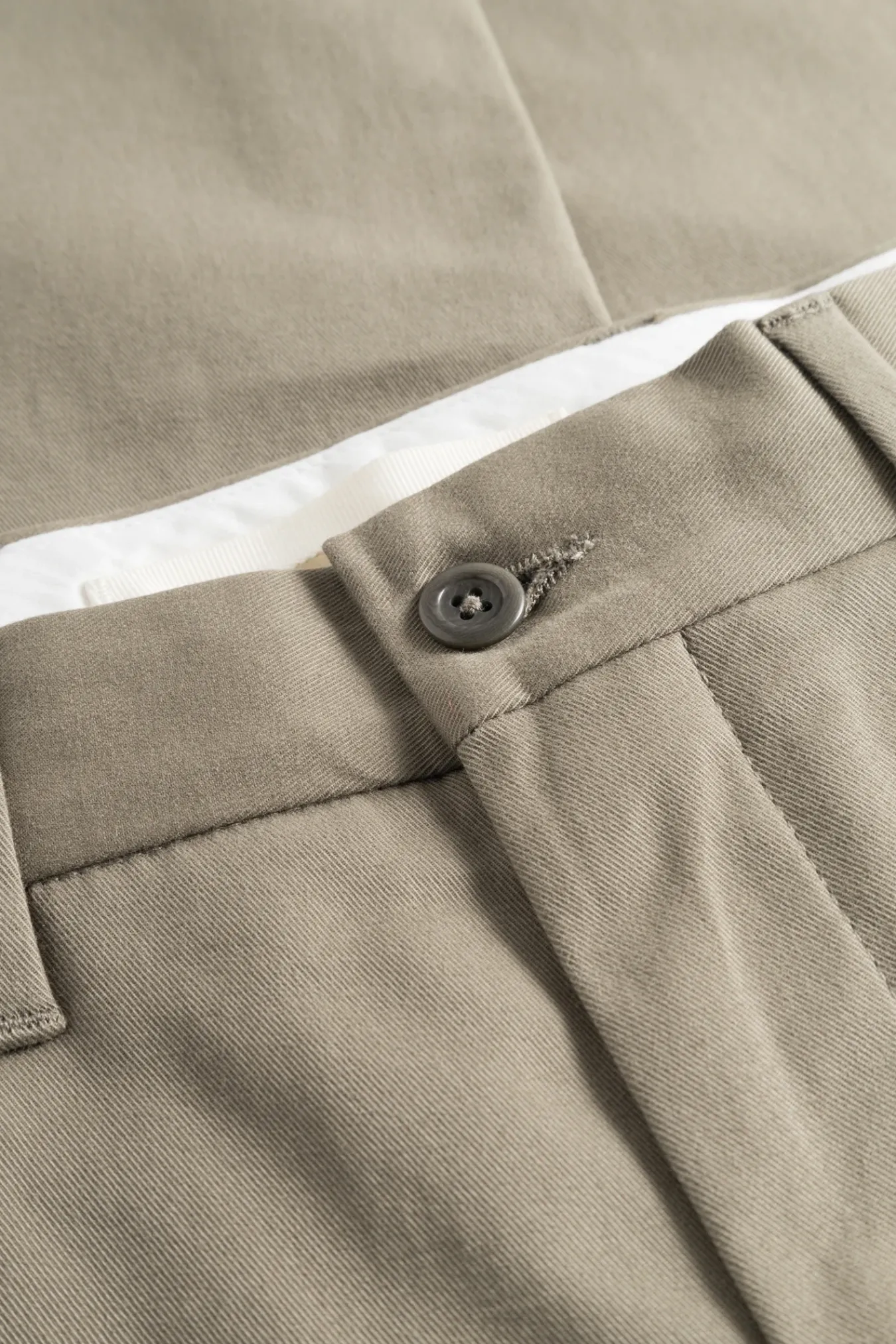 TROUSERS^Norse Projects Norse Standard Chino Sediment Green