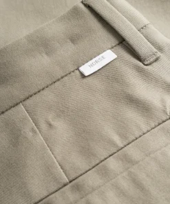TROUSERS^Norse Projects Norse Standard Chino Sediment Green