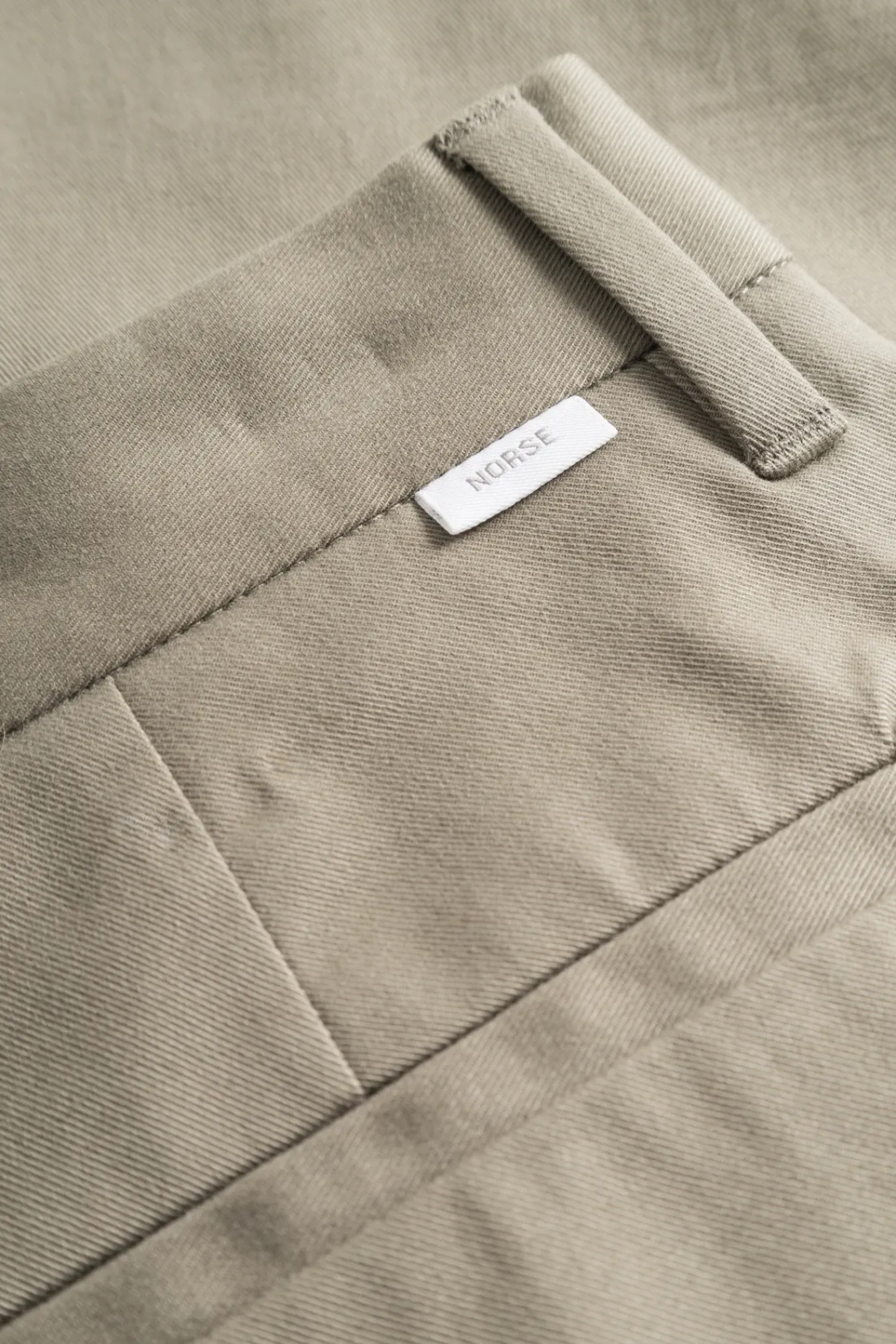 TROUSERS^Norse Projects Norse Standard Chino Sediment Green