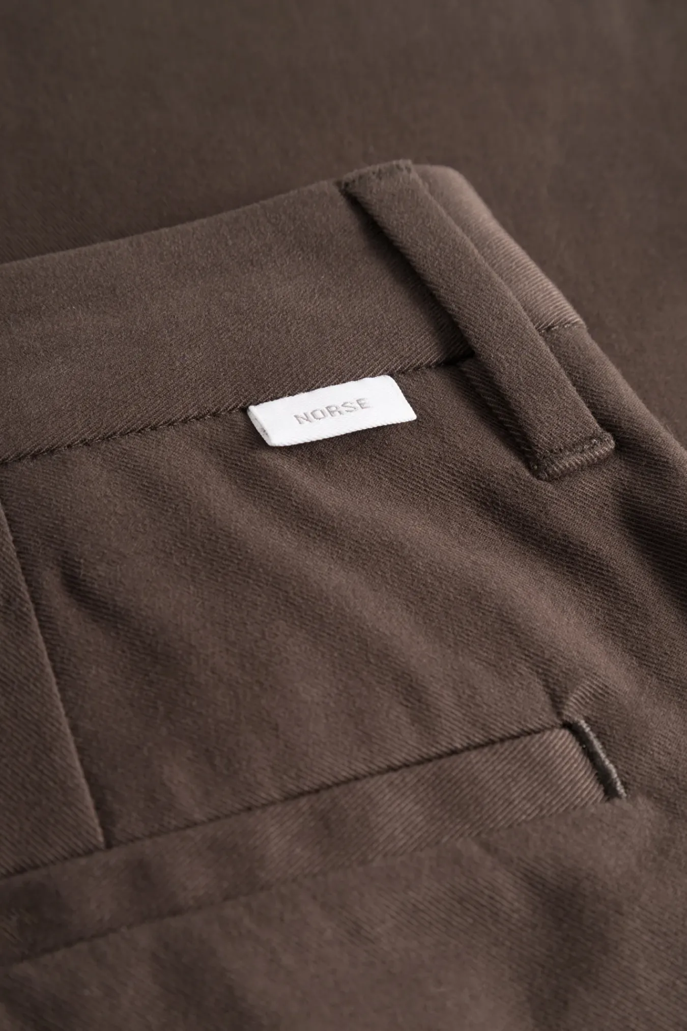 TROUSERS^Norse Projects Norse Standard Slim Chino Espresso