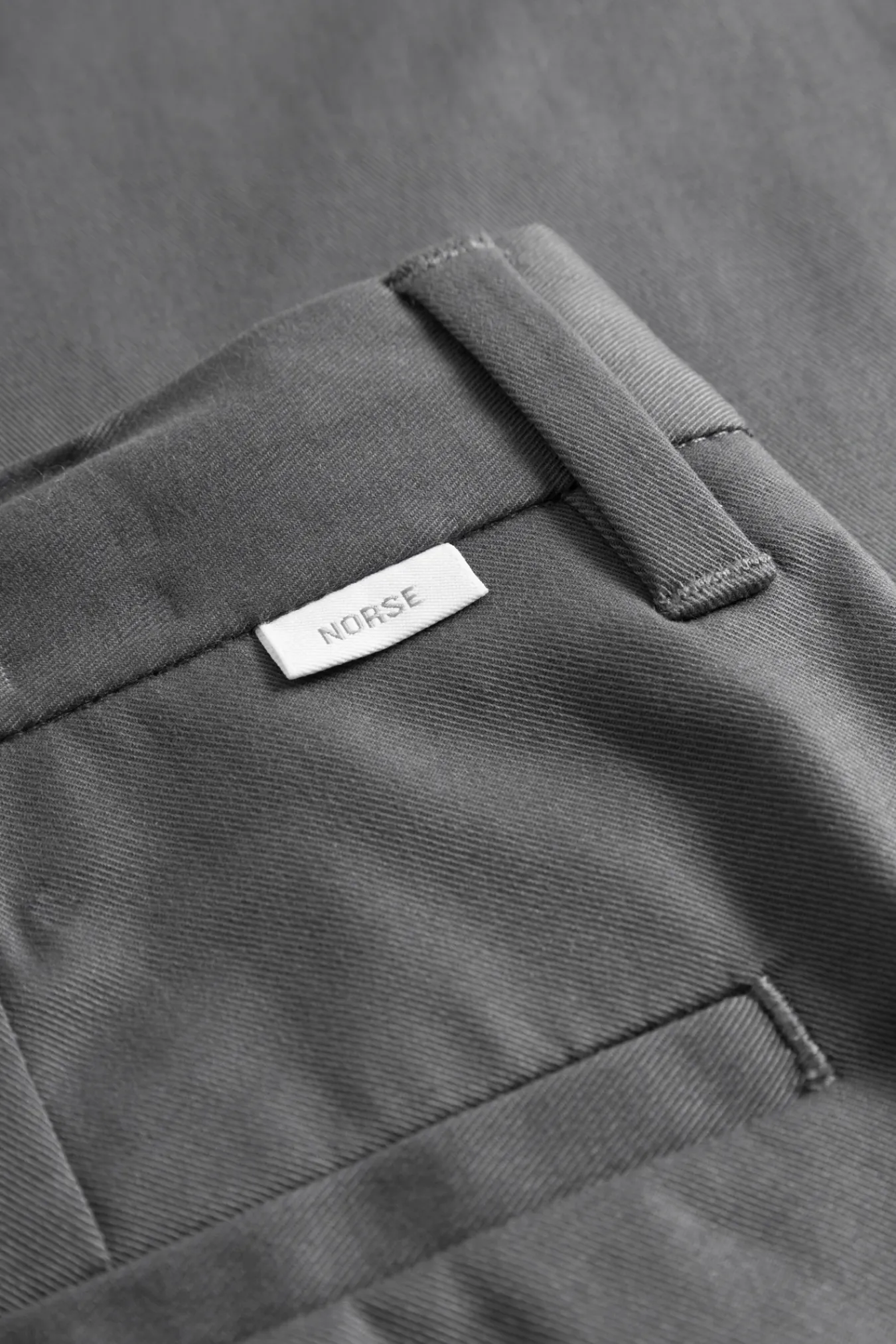 TROUSERS^Norse Projects Norse Standard Slim Chino Magnet Grey