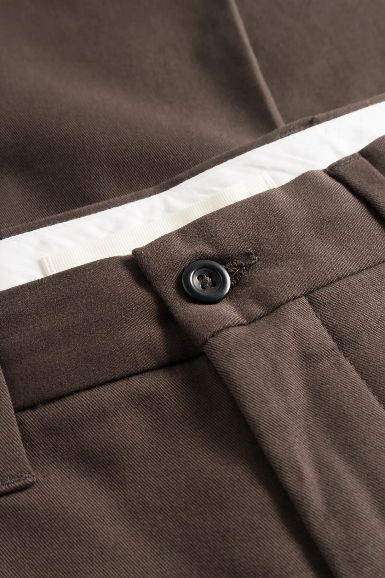 TROUSERS^Norse Projects Norse Standard Slim Chino Espresso
