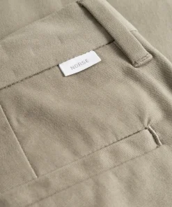 TROUSERS^Norse Projects Norse Standard Slim Chino Sediment Green