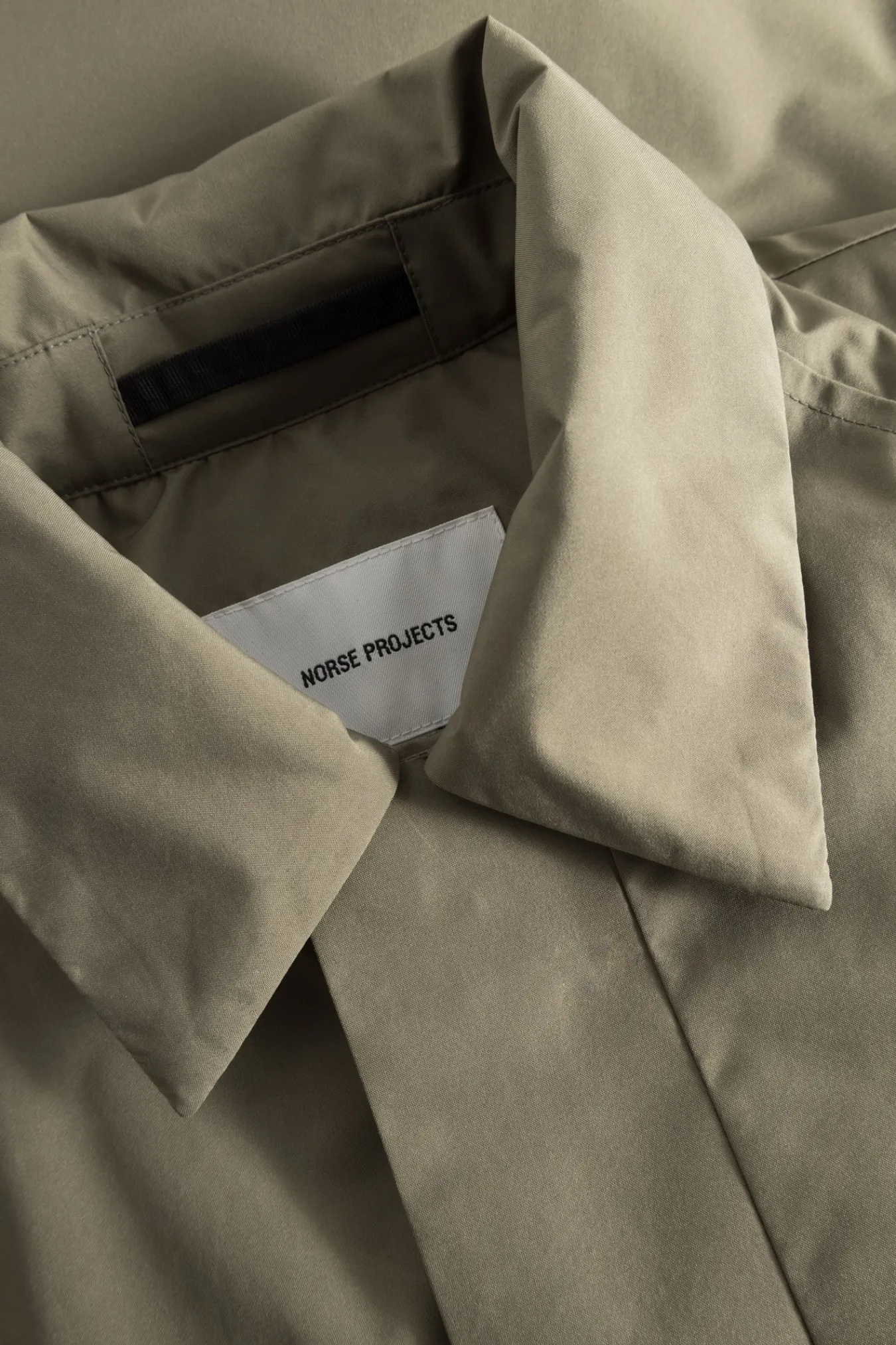 OUTERWEAR^Norse Projects Vargo Gore-Tex Windstopper Raglan Mac Sediment Green