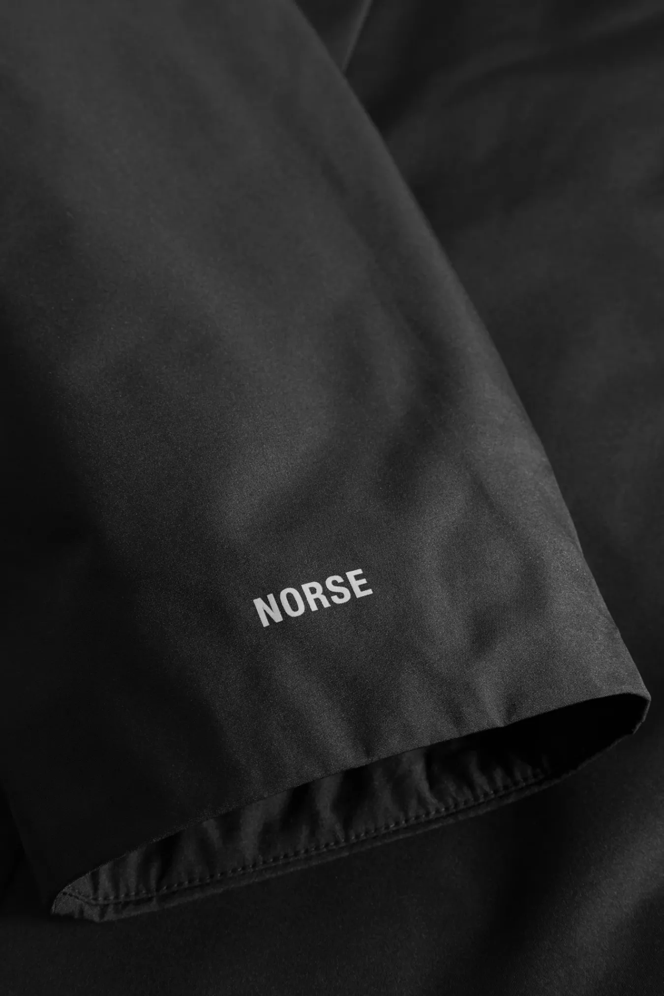 OUTERWEAR^Norse Projects Vargo Gore-Tex Windstopper Raglan Mac Black